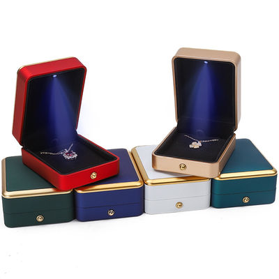 Customized Gold Trim LED Schmuckschachtel Organisator für Armband Halskette Ohrringe Ring