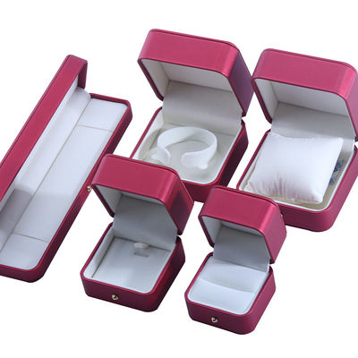 kaufen Hanhong Custom Rot PU Leder Schmuck Verpackungskiste für Hochzeitshalskette Ohrringe Ring online manufacture