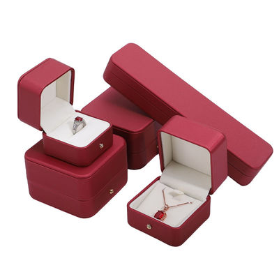 Hanhong Custom Rot PU Leder Schmuck Verpackungskiste für Hochzeitshalskette Ohrringe Ring