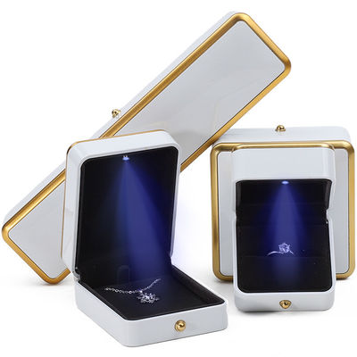 kaufen High-End Luxus-Licht-Up-Schmuckschachtel Schmucklager mit weichem Samtinneren online manufacture