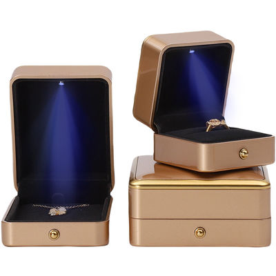 kaufen Custom Logo Licht Gold LED Schmuckbox für Armband Halskette Ohrringe Ring Verpackung online manufacture