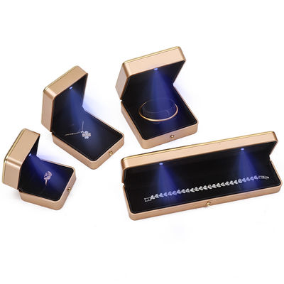 Custom Logo Licht Gold LED Schmuckbox für Armband Halskette Ohrringe Ring Verpackung