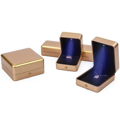 Custom Logo Licht Gold LED Schmuckbox für Armband Halskette Ohrringe Ring Verpackung