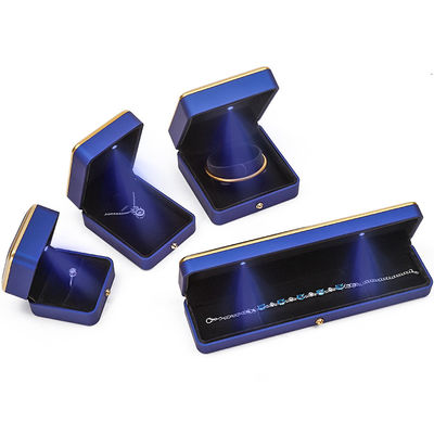 Armband Halskette Ohrringe Ring Schmuckschachtel mit umweltfreundlichem Material und LED-Licht