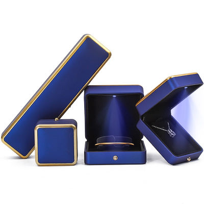 Armband Halskette Ohrringe Ring Schmuckschachtel mit umweltfreundlichem Material und LED-Licht