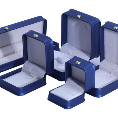 kaufen Custom Logo PU Lederkronen Design Schmuckbox Set für Blau Armband Halskette Ring online manufacture