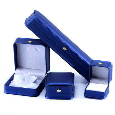 Custom Logo PU Lederkronen Design Schmuckbox Set für Blau Armband Halskette Ring