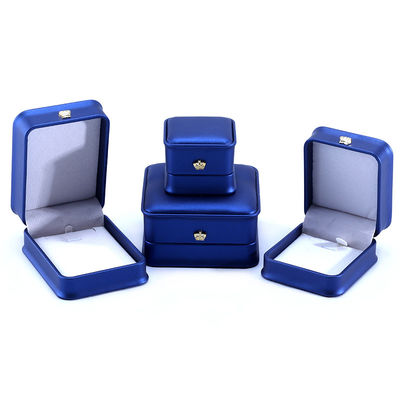 Custom Logo PU Lederkronen Design Schmuckbox Set für Blau Armband Halskette Ring
