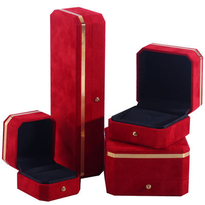 kaufen Großhandel Herstellung Halskette Ring Schmuck Set Verpackungskiste Schmuck Geschenkbox Custom Logo rotes Samt Schmuckbox mit goldenem Rand online manufacture