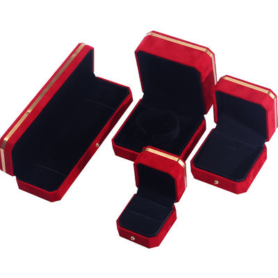 Großhandel Herstellung Halskette Ring Schmuck Set Verpackungskiste Schmuck Geschenkbox Custom Logo rotes Samt Schmuckbox mit goldenem Rand