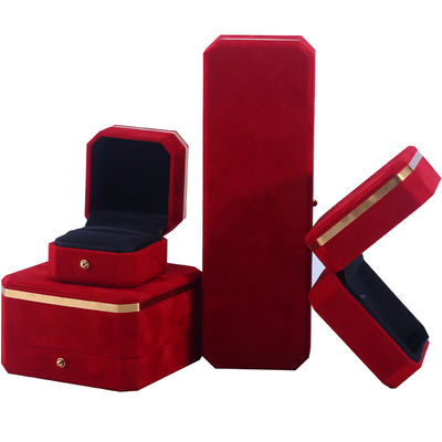 Großhandel Herstellung Halskette Ring Schmuck Set Verpackungskiste Schmuck Geschenkbox Custom Logo rotes Samt Schmuckbox mit goldenem Rand