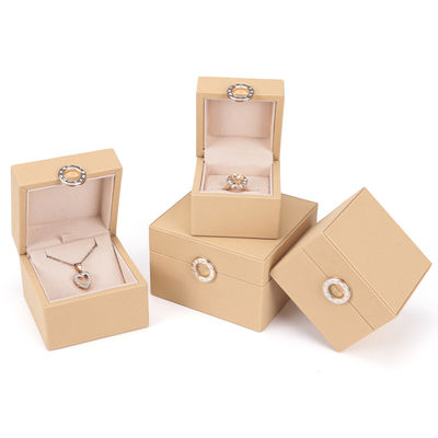 kaufen Custom Hot Stamping Logo Vierblätterklee PU Leder Schmuckbox für angepasste Größenringe online manufacture