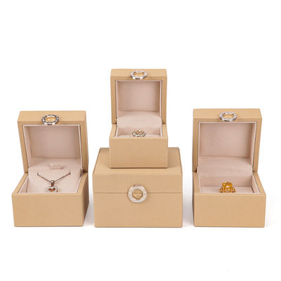 Custom Hot Stamping Logo Vierblätterklee PU Leder Schmuckbox für angepasste Größenringe