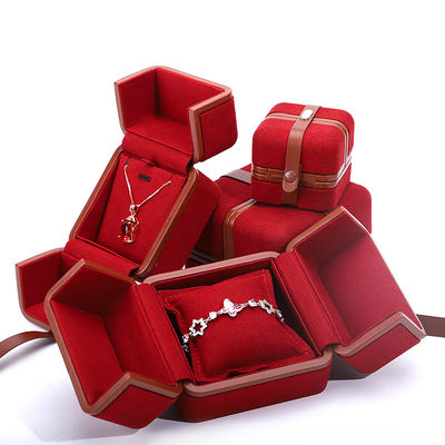 kaufen PU-Leder Schmuckschachtel für benutzerdefiniertes Logo Rote Ohrringe Armband Halskette Ring Verpackung online manufacture