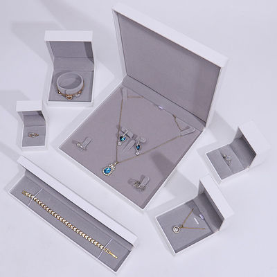 kaufen Rechteckige Form Handgefertigter Karton Schmuckkasten Für Halskette Armband Ring Set online manufacture