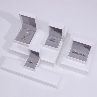 Rechteckige Form Handgefertigter Karton Schmuckkasten Für Halskette Armband Ring Set