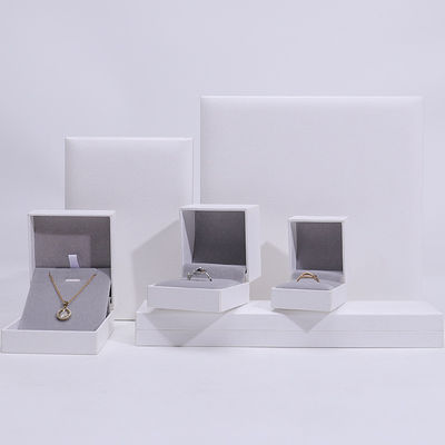 Rechteckige Form Handgefertigter Karton Schmuckkasten Für Halskette Armband Ring Set