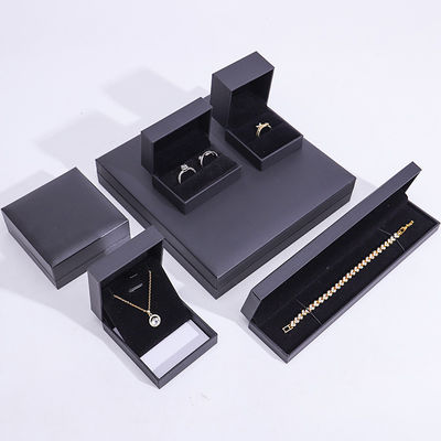 Handgefertigte Schmuckschachtel aus schwarzem Eco-Karton