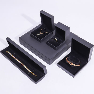 Handgefertigte Schmuckschachtel aus schwarzem Eco-Karton