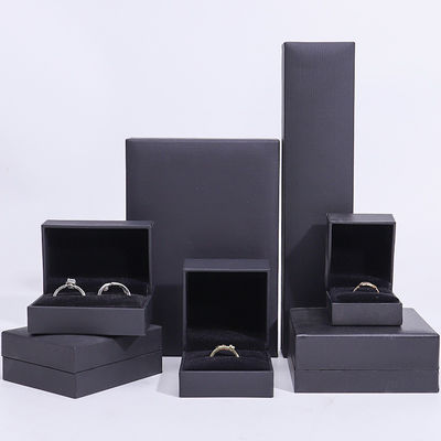 Handgefertigte Schmuckschachtel aus schwarzem Eco-Karton