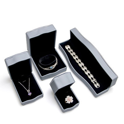 Luxuriöse, elegante, kundenspezifische Lederschmuckbox für Halskette und Ohrringe