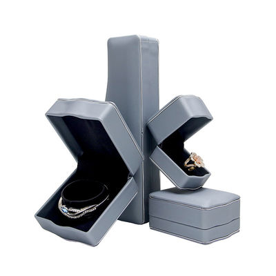 Luxuriöse, elegante, kundenspezifische Lederschmuckbox für Halskette und Ohrringe