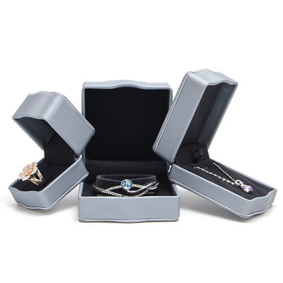 Luxuriöse, elegante, kundenspezifische Lederschmuckbox für Halskette und Ohrringe