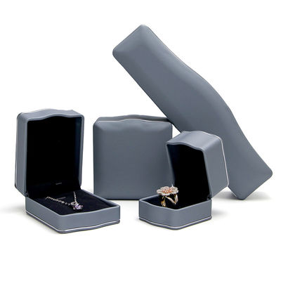 Luxuriöse, elegante, kundenspezifische Lederschmuckbox für Halskette und Ohrringe
