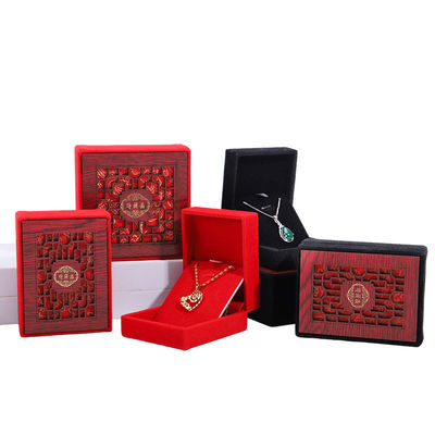 Rote Samt Auskleidung Luxus Holz Schmuckbox Verpackung Custom Logo Größe