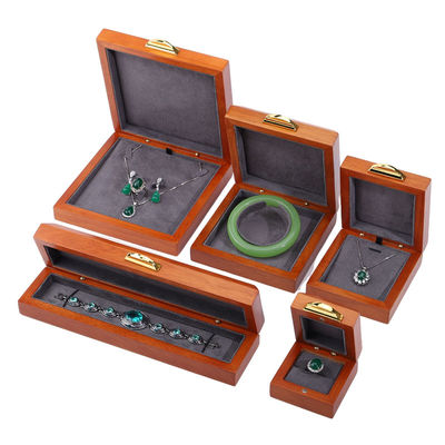 kaufen Custom Embossing Logo Luxus Holz Schmuck Box Verpackung für Armband Halskette Set online manufacture