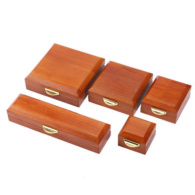 Custom Embossing Logo Luxus Holz Schmuck Box Verpackung für Armband Halskette Set