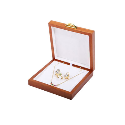 Handgefertigtes Rechteckendes Custom Logo Holzschmuckkasten für Armband Halskette Ring Set