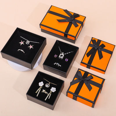 kaufen Großhandel Fertigung Hign End Schmuck Verpackung Personalisiertes Logo Luxus Halskette Armband Ohrring Ring Schmuck Set Verpackung Pappe Schmuck mit Schmetterling online manufacture