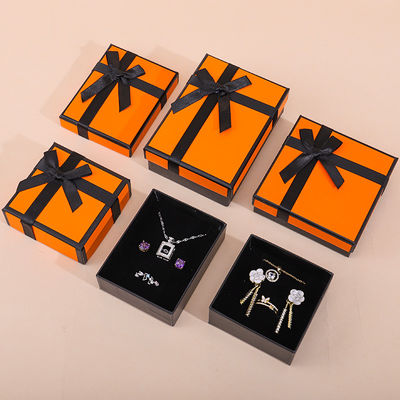 Großhandel Fertigung Hign End Schmuck Verpackung Personalisiertes Logo Luxus Halskette Armband Ohrring Ring Schmuck Set Verpackung Pappe Schmuck mit Schmetterling