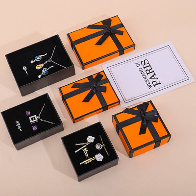 Großhandel Fertigung Hign End Schmuck Verpackung Personalisiertes Logo Luxus Halskette Armband Ohrring Ring Schmuck Set Verpackung Pappe Schmuck mit Schmetterling