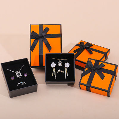 Großhandel Fertigung Hign End Schmuck Verpackung Personalisiertes Logo Luxus Halskette Armband Ohrring Ring Schmuck Set Verpackung Pappe Schmuck mit Schmetterling