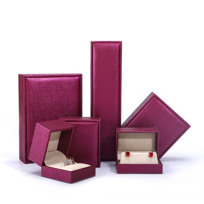 China Fertigung Großhandel Luxus Schmuck Verpackung Custom High-End Halskette Armband Ohrring Ring Verpackung Rose Rot Pu Leder Schmuck Box mit Logo