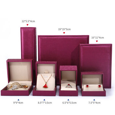 China Fertigung Großhandel Luxus Schmuck Verpackung Custom High-End Halskette Armband Ohrring Ring Verpackung Rose Rot Pu Leder Schmuck Box mit Logo