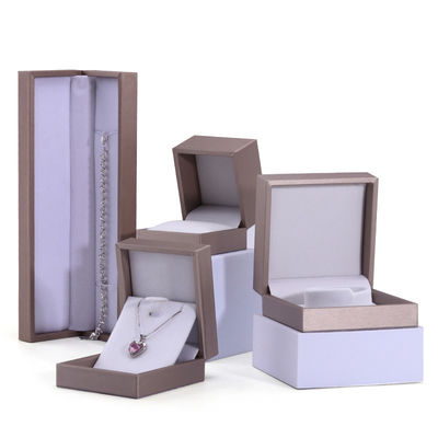 kaufen Khaki-Bürste Veredelung Falsches Leder Schmuck Luxus Verpackung Box Set Samt Futter online manufacture
