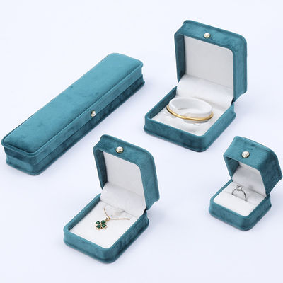 Großhandel Herstellung hochwertiger Samt Schmuck Verpackung Box Custom Halskette Armband Ohrringe Ring Schmuck Set Verpackung grüner Samt Schmuck Box mit Logo