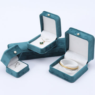 Großhandel Herstellung hochwertiger Samt Schmuck Verpackung Box Custom Halskette Armband Ohrringe Ring Schmuck Set Verpackung grüner Samt Schmuck Box mit Logo