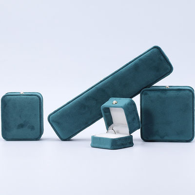 Großhandel Herstellung hochwertiger Samt Schmuck Verpackung Box Custom Halskette Armband Ohrringe Ring Schmuck Set Verpackung grüner Samt Schmuck Box mit Logo