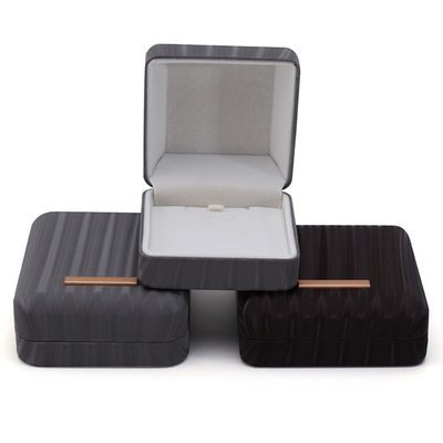 kaufen High-End Ray Grain Falsches Leder Schmuck Verpackungskiste mit goldenen Bar Ornament online manufacture