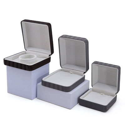 High-End Ray Grain Falsches Leder Schmuck Verpackungskiste mit goldenen Bar Ornament