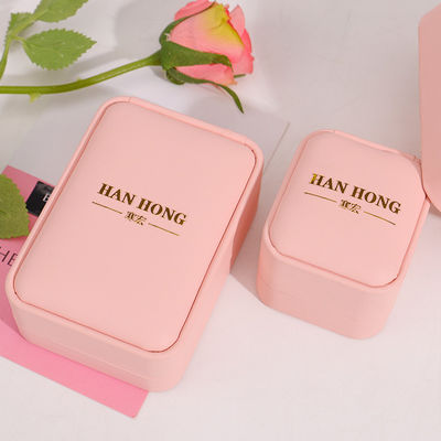 Großhandel Produktion Premium Schmuck Verpackung Personalisiertes Custom Logo Halskette Armband Ohrringe Ring Verpackung Rosa Leder Schmuckbox
