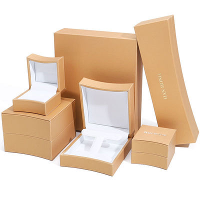 Schmuckschachtel in Form eines goldenen Bogens aus falschem Leder Schmuckschrank für Luxusschmuck
