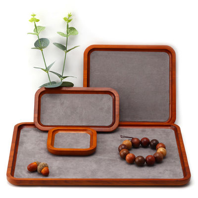 Red Edge Holzschmuck-Display-Requisiten Superfaser-Bindung Ausstellung Display-Trays