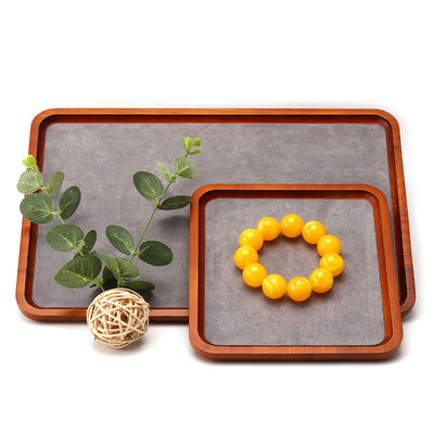 Red Edge Holzschmuck-Display-Requisiten Superfaser-Bindung Ausstellung Display-Trays