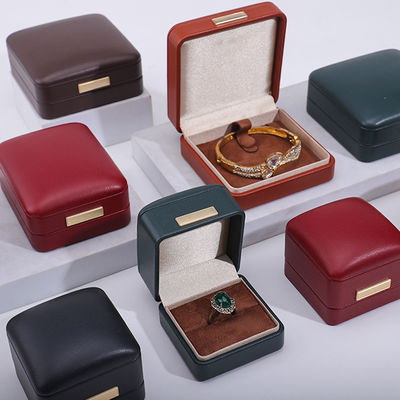 kaufen Soft Touch Konvex Dach Falsches Leder Schmuck Verpackung Box Set für Ring Armband online manufacture