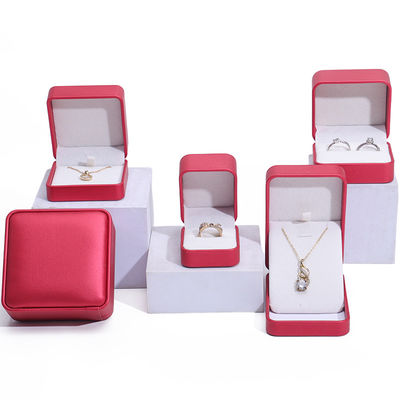 Noble Red PU Leather Luxus Schmuckverpackung Box Set mit weichen Samtverkleidung